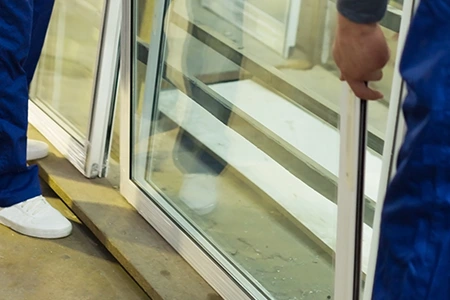 Commercial Glass Repair Technician in Lauderdale Lakes, FL